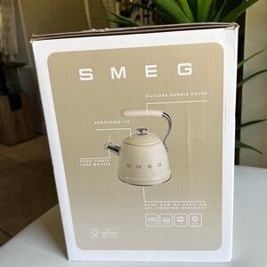SMEG Cream Kettle with Silicone Handle Cover NEW!!!